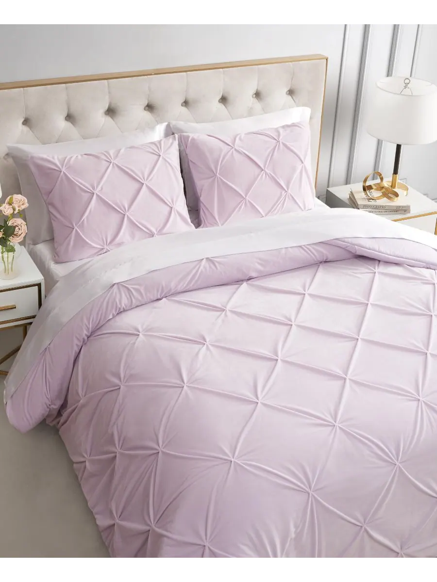 Комплект постельного белья Kiss Pleat Plush из 3 предметов, размер King Juicy Couture — изображение 3 из 6, фиолетовый