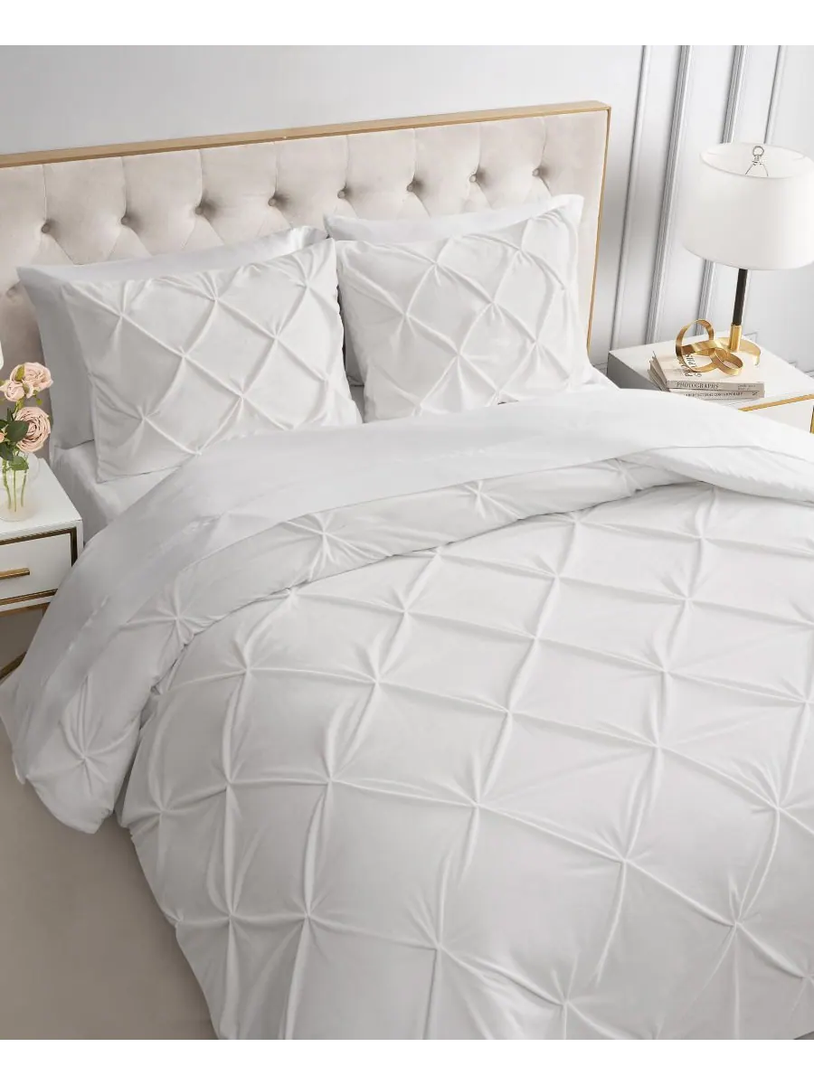Комплект постельного белья Kiss Pleat Plush из 3 предметов, размер King Juicy Couture — изображение 2 из 5, белый