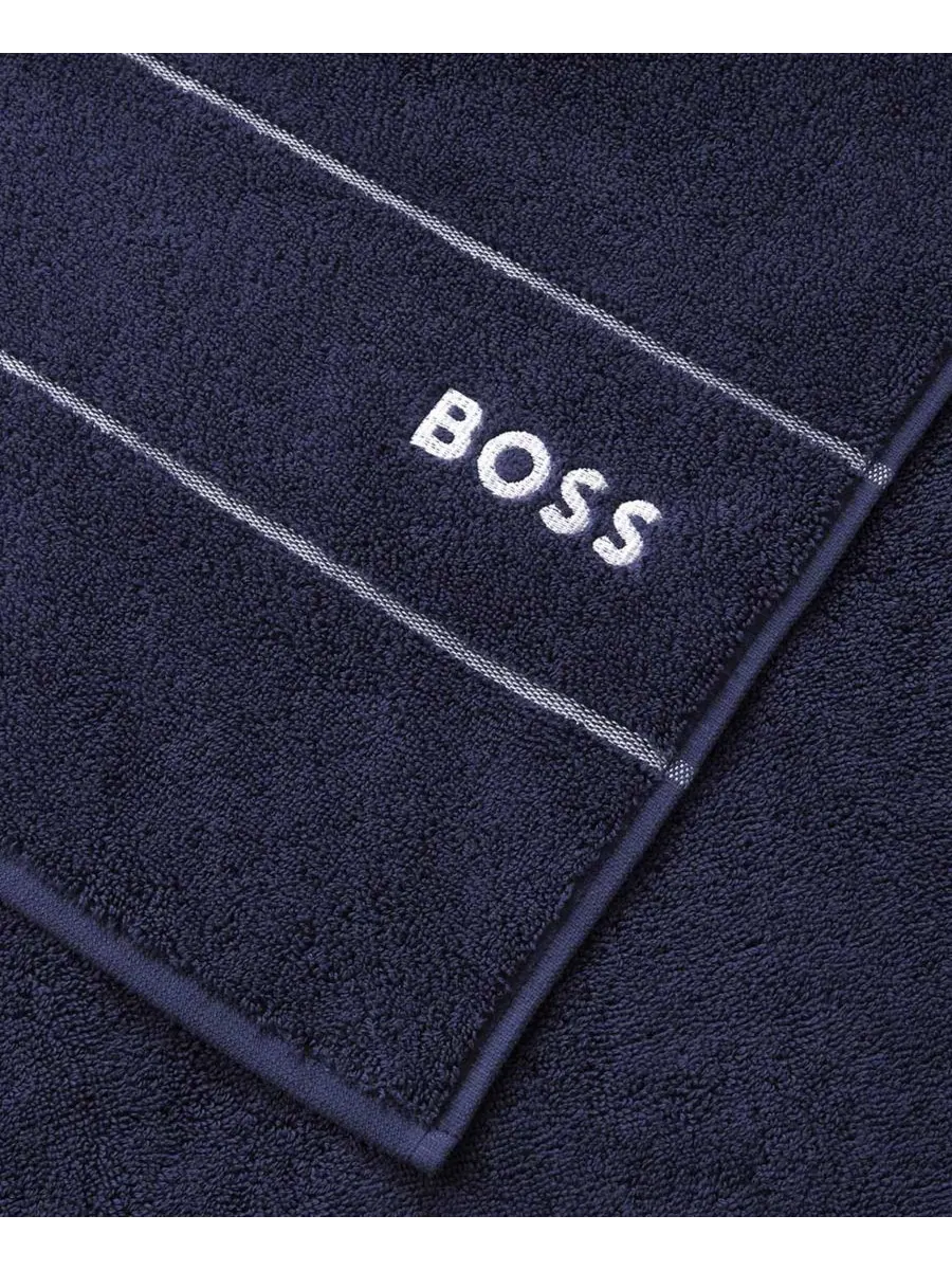 Однотонное хлопковое банное полотенце, 28 x 55 дюймов Boss Home — изображение 2 из 2, темно-синий