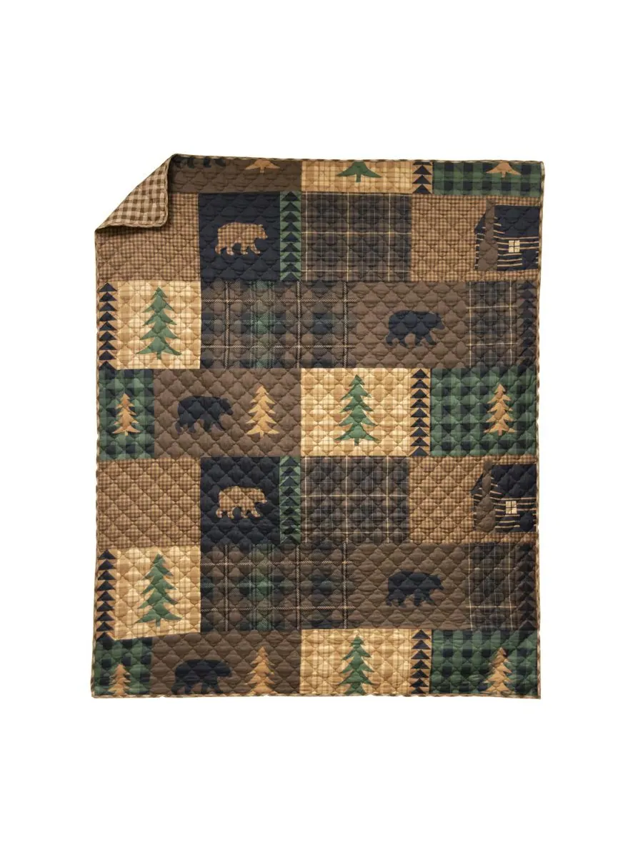 American Heritage Textiles Стеганое покрывало «Хижина бурого медведя», 50 x 60 дюймов — изображение 2 из 2, коричневый