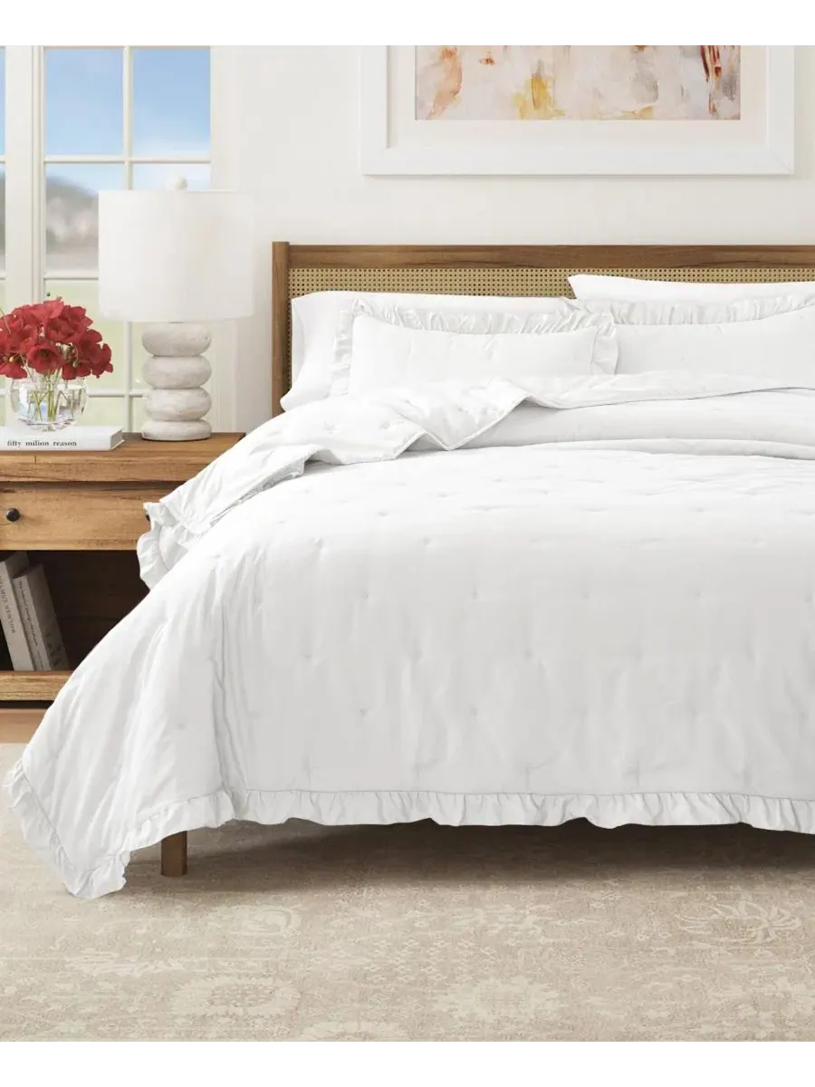 Стеганое покрывало с рюшами Dot Stitch Ruffled Quilt Set With Shams Linery & Co — изображение 5 из 7, белый