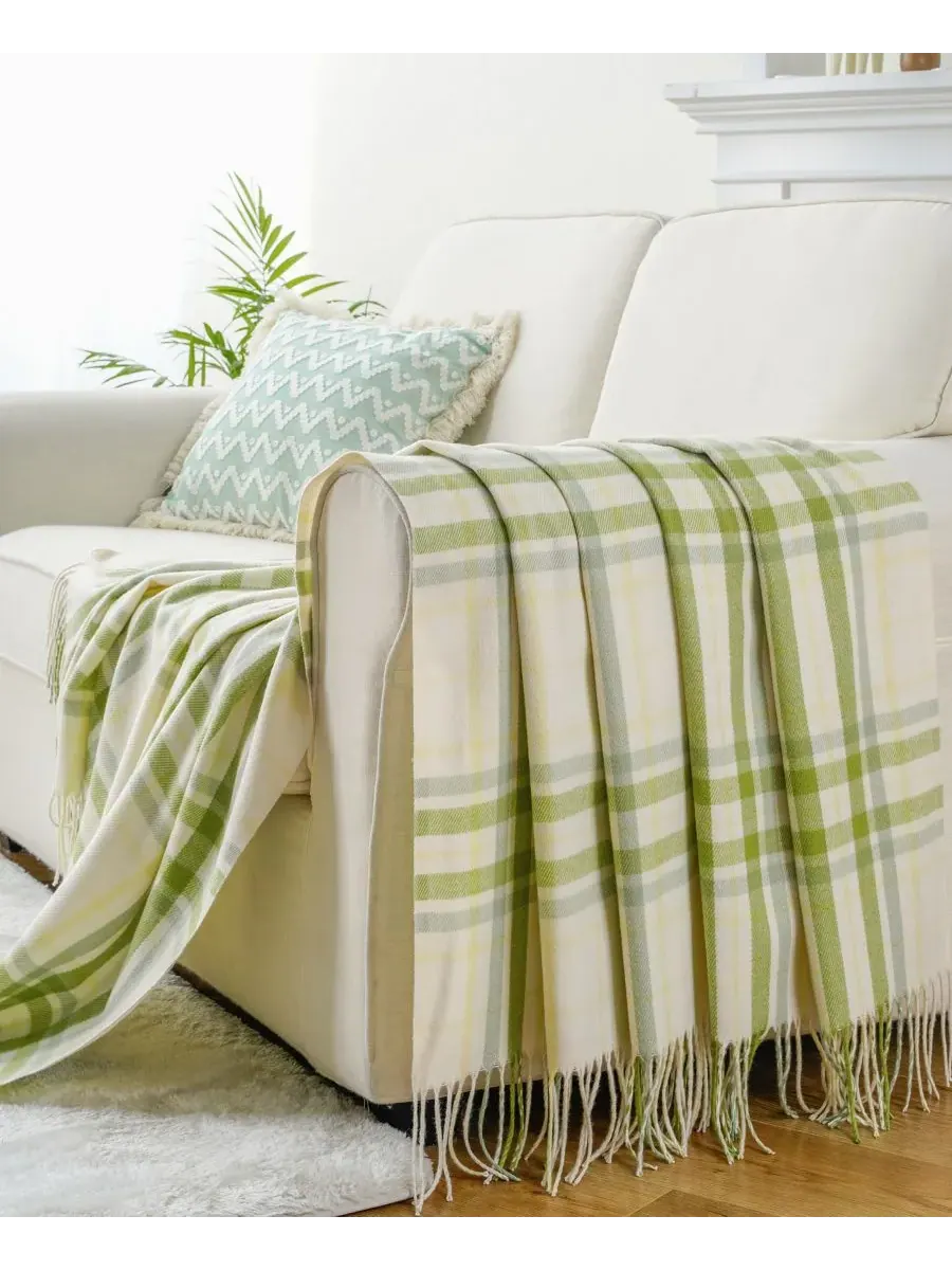 Плед из окрашенной пряжи в клетку с бахромой, 152 x 127 см Happycare Textiles — изображение 2 из 6, зеленый