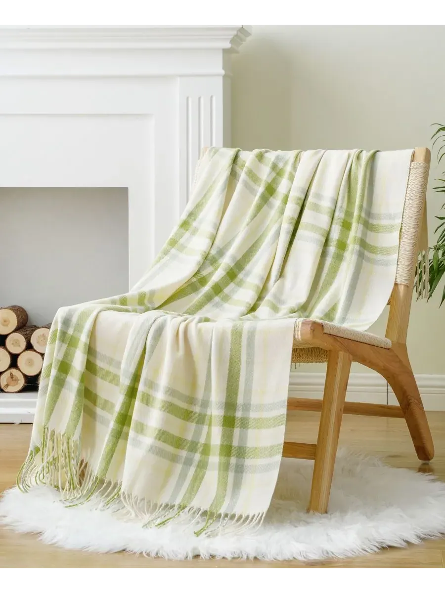 Плед из окрашенной пряжи в клетку с бахромой, 152 x 127 см Happycare Textiles — изображение 3 из 6, зеленый