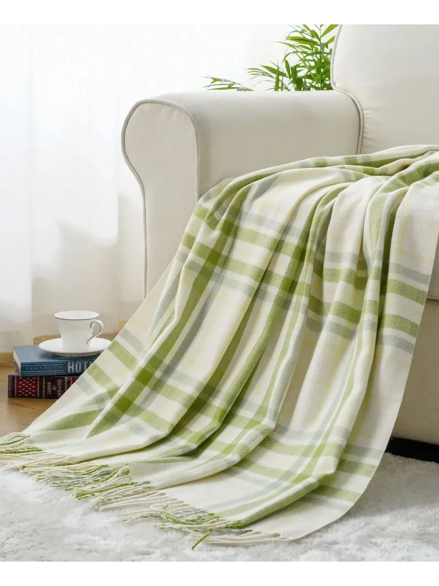 Плед из окрашенной пряжи в клетку с бахромой, 152 x 127 см Happycare Textiles — изображение 6 из 6, зеленый