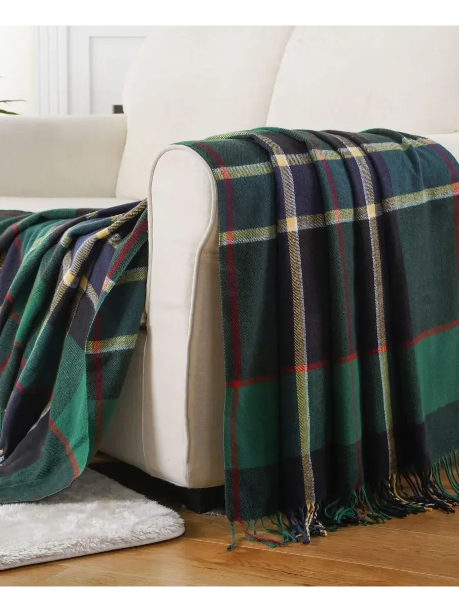 Плед из окрашенной пряжи в клетку с бахромой, 152 x 127 см Happycare Textiles — изображение 2 из 5, зеленый