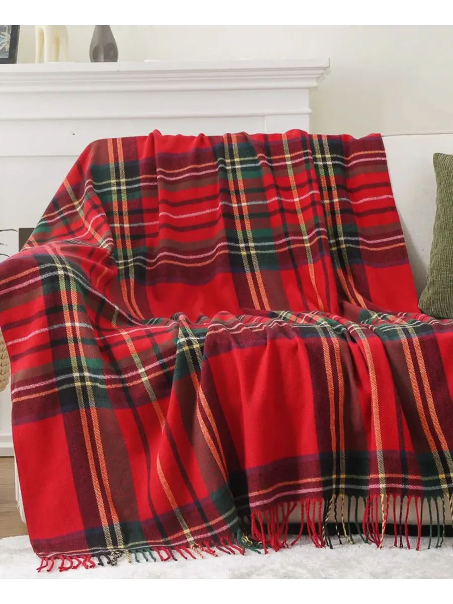 Плед из окрашенной пряжи в клетку с бахромой, 152 x 127 см Happycare Textiles — красный