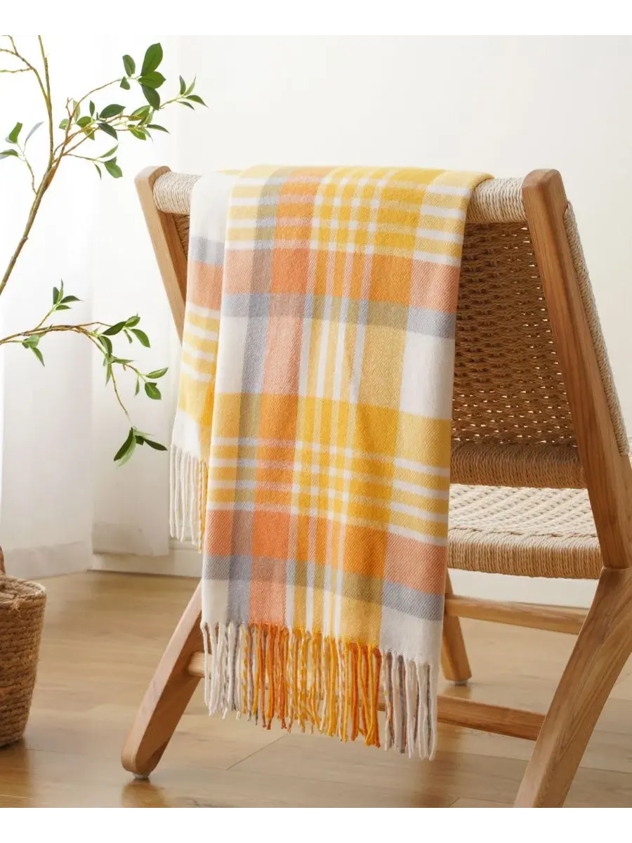Плед из окрашенной пряжи в клетку с бахромой, 152 x 127 см Happycare Textiles — изображение 3 из 5, желтый