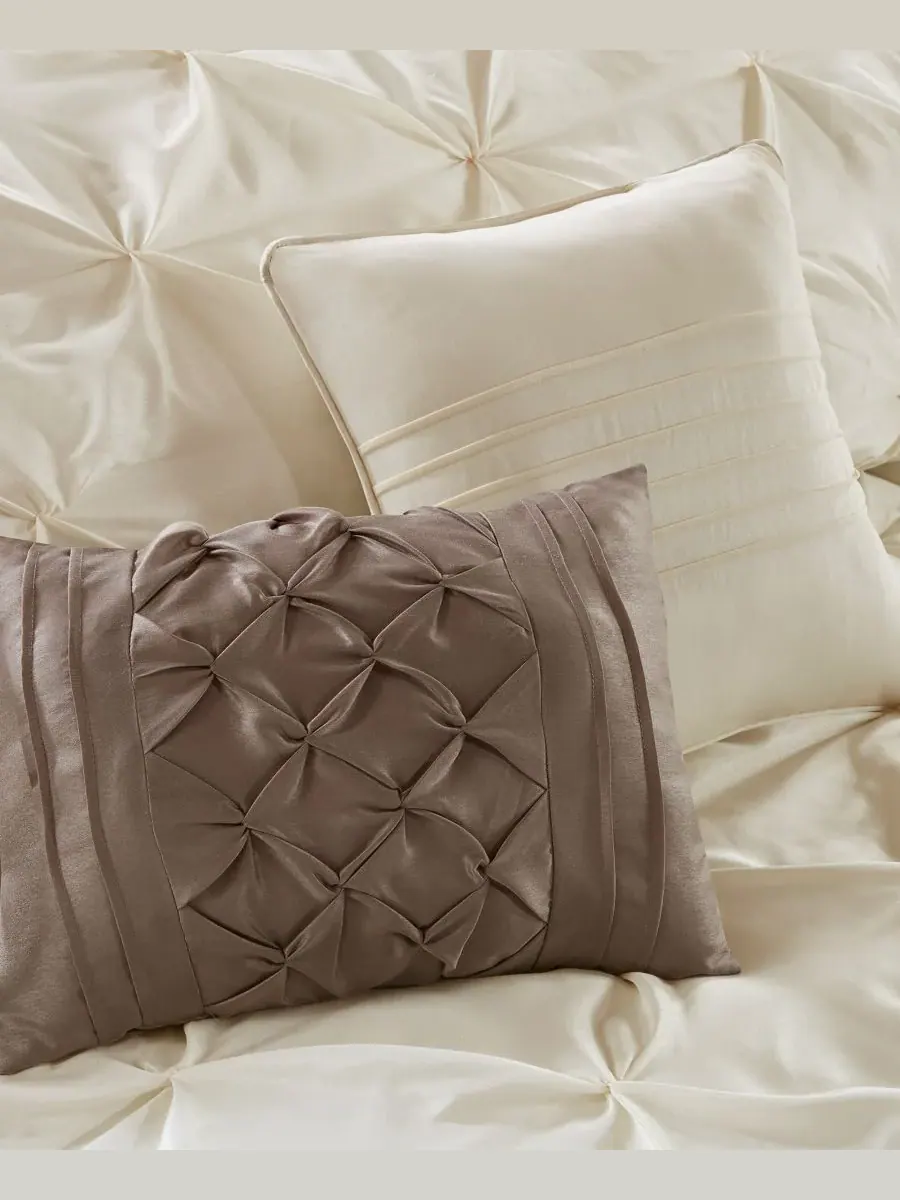 Комплект постельного белья Joella, 24 предмета, размер Queen Madison Park Essentials — изображение 5 из 10, белый