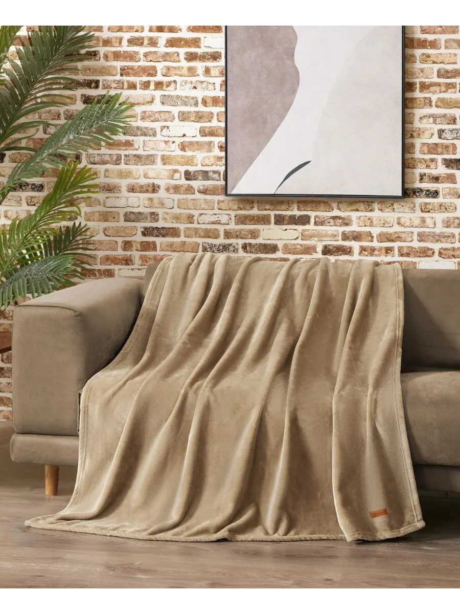Мягкий плед из плотной плюшевой ткани, 50 x 70 дюймов Lucky Brand — изображение 1 из 7, бежевый