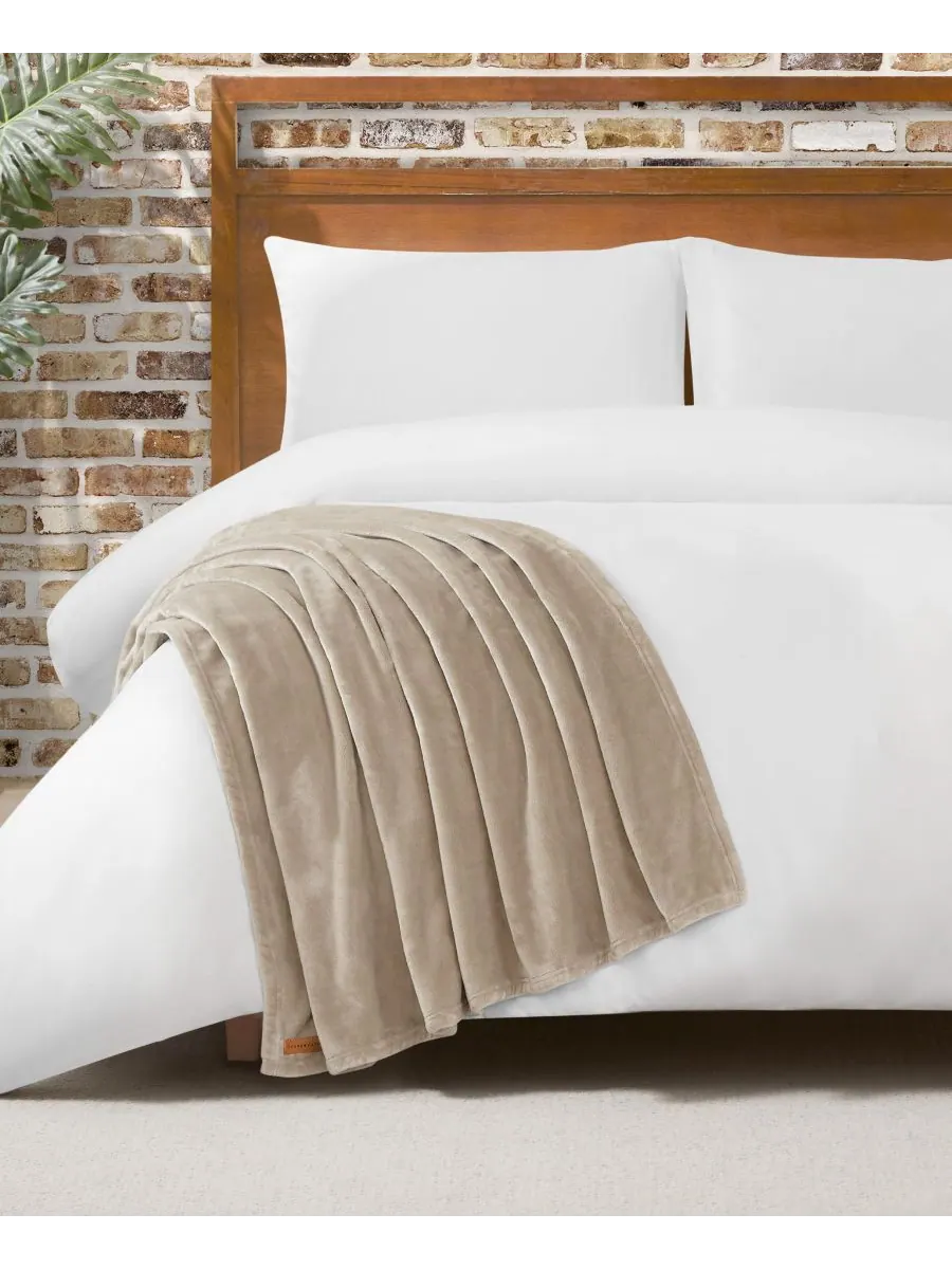 Мягкий плед из плотной плюшевой ткани, 50 x 70 дюймов Lucky Brand — изображение 5 из 7, бежевый