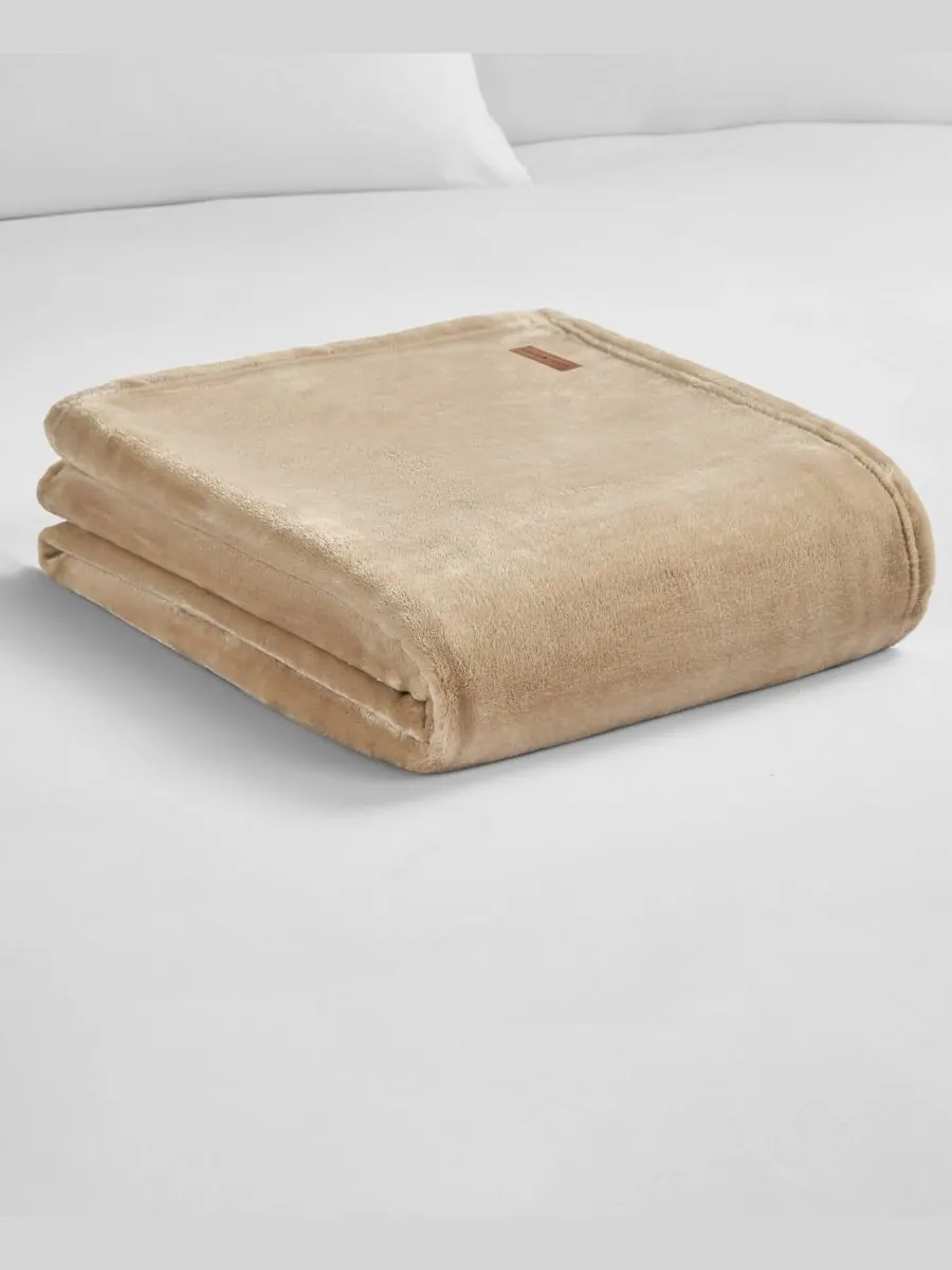Мягкий плед из плотной плюшевой ткани, 50 x 70 дюймов Lucky Brand — изображение 6 из 7, бежевый