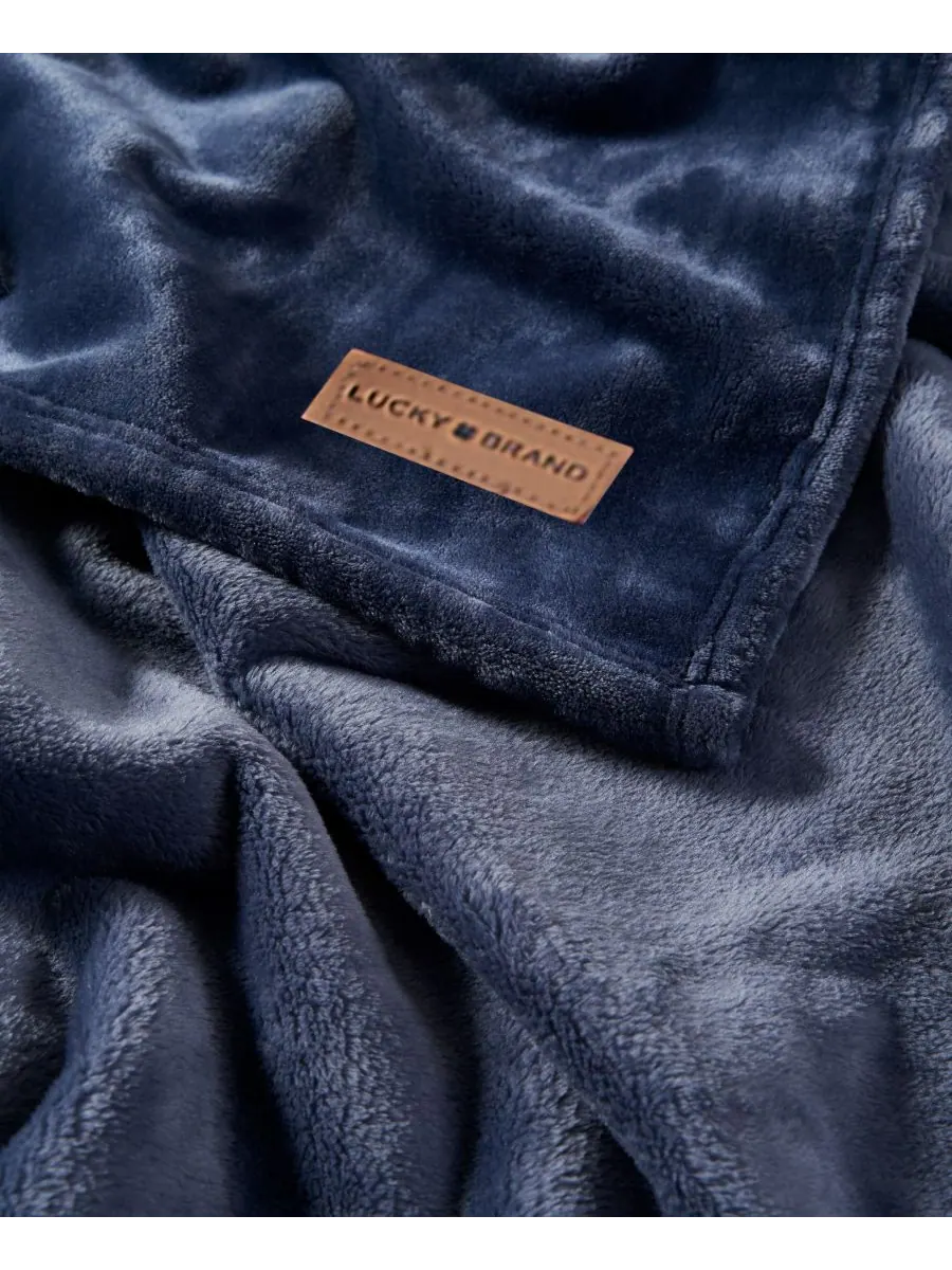Мягкий плед из плотной плюшевой ткани, 50 x 70 дюймов Lucky Brand — изображение 3 из 7, синий