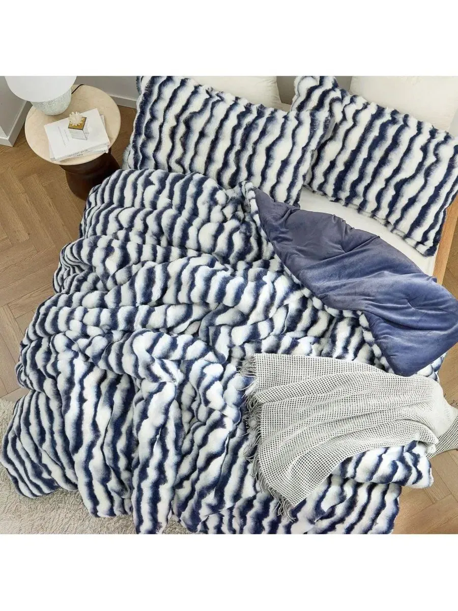 Комплект одеял Freezin Waters Oversized Comforter Set Coma Inducer — изображение 2 из 4, темно-синий