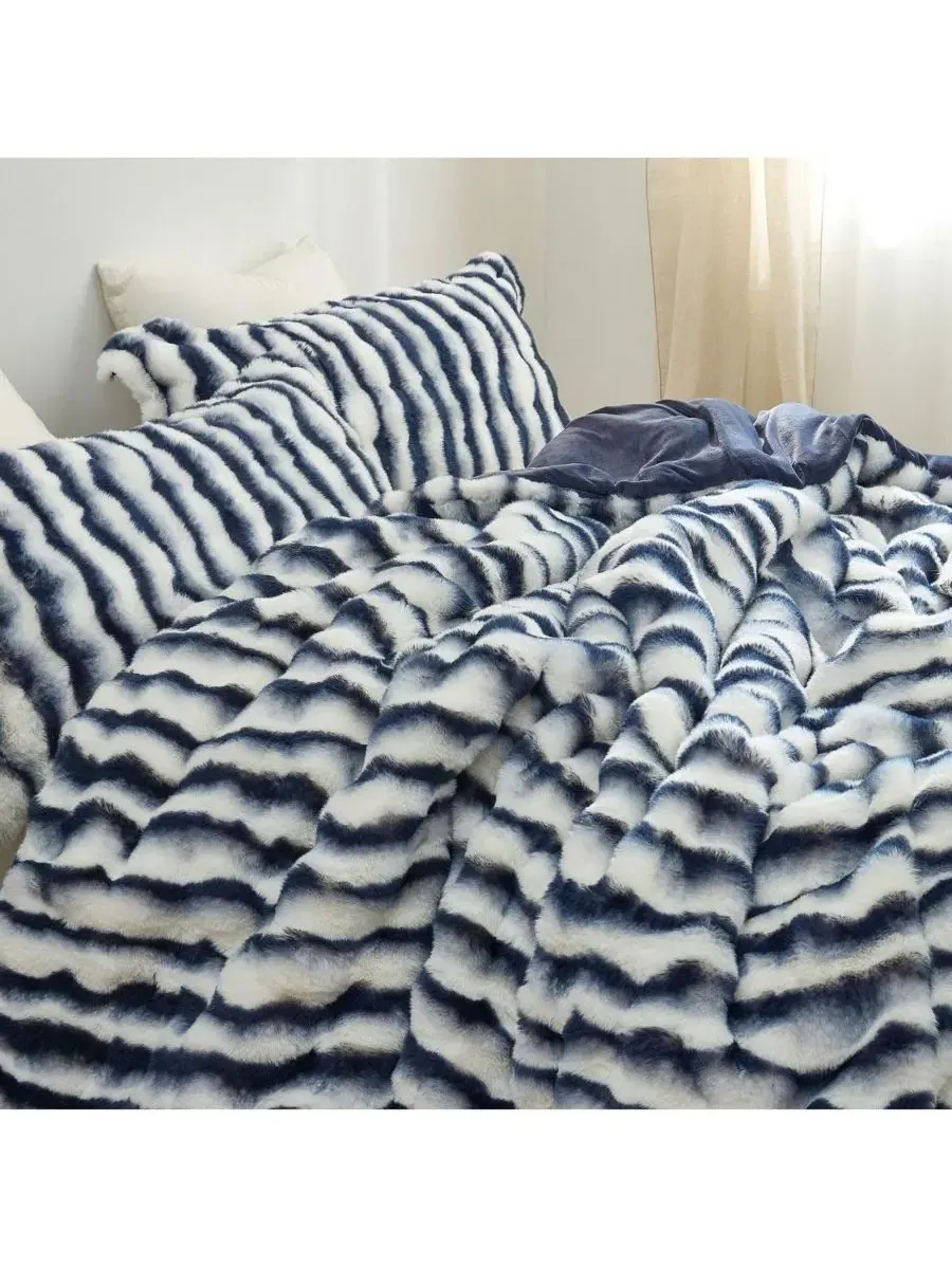 Комплект одеял Freezin Waters Oversized Comforter Set Coma Inducer — изображение 4 из 4, темно-синий
