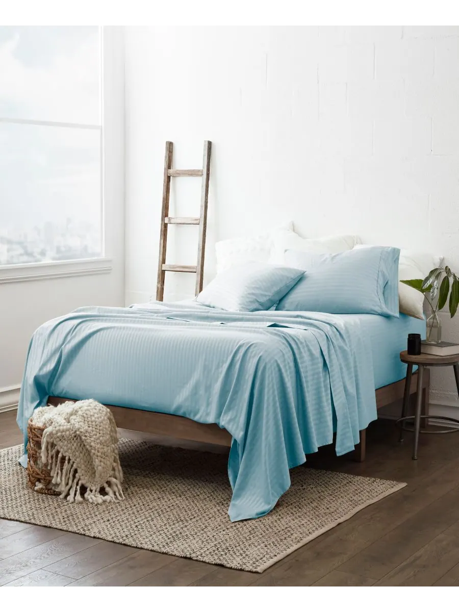 Комплект постельного белья Expressed In Embosed Striped из 4 предметов, размер King ienjoy Home — изображение 3 из 9, голубой