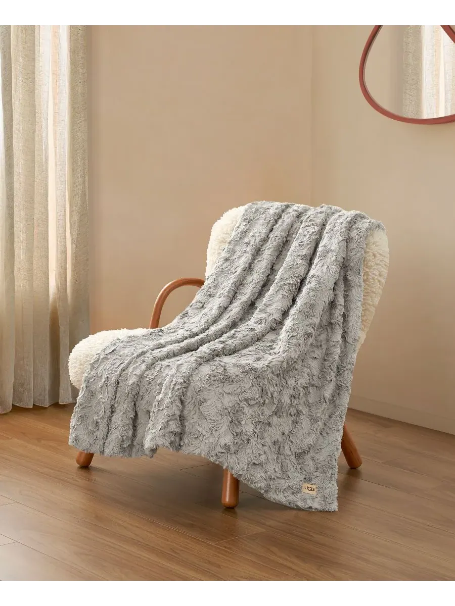 Плед из искусственного меха Adalee, 127 x 178 см Ugg