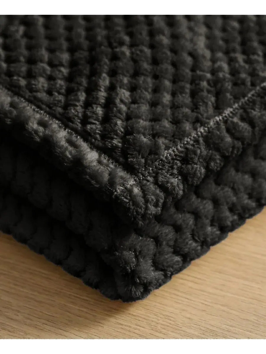 Плед из флиса Pebbled Popcorn Texture, Full/Queen Superior — изображение 5 из 8, черный
