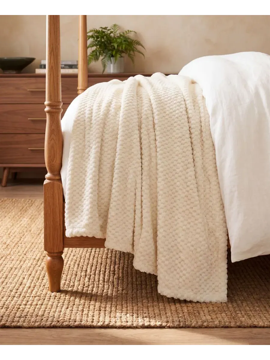 Плед из флиса с фактурой попкорн Lily Classic Pebbled Popcorn Texture Superior — изображение 8 из 8, белый