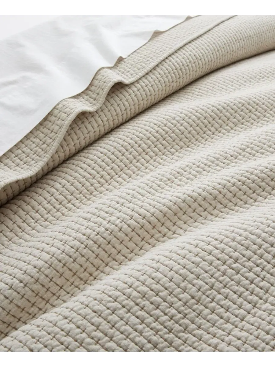 Стеганое покрывало с вышивкой Pick-Stitch, 2 предмета, Twin/Twin XL Levtex Home — изображение 4 из 4, тауп