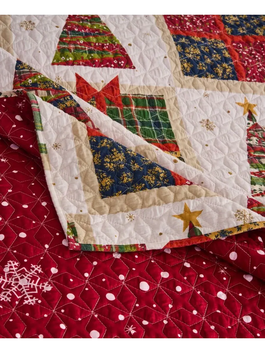 Плед двусторонний с новогодним принтом Deck the Halls Greenland Home Fashions — изображение 4 из 5, красный