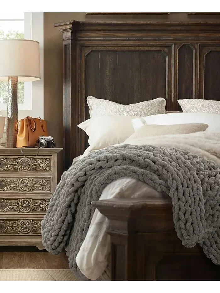 Вязаный плед из синели, 40 дюймов Д x 50 дюймов Ш American Heritage Textiles — изображение 3 из 3, светлый серый