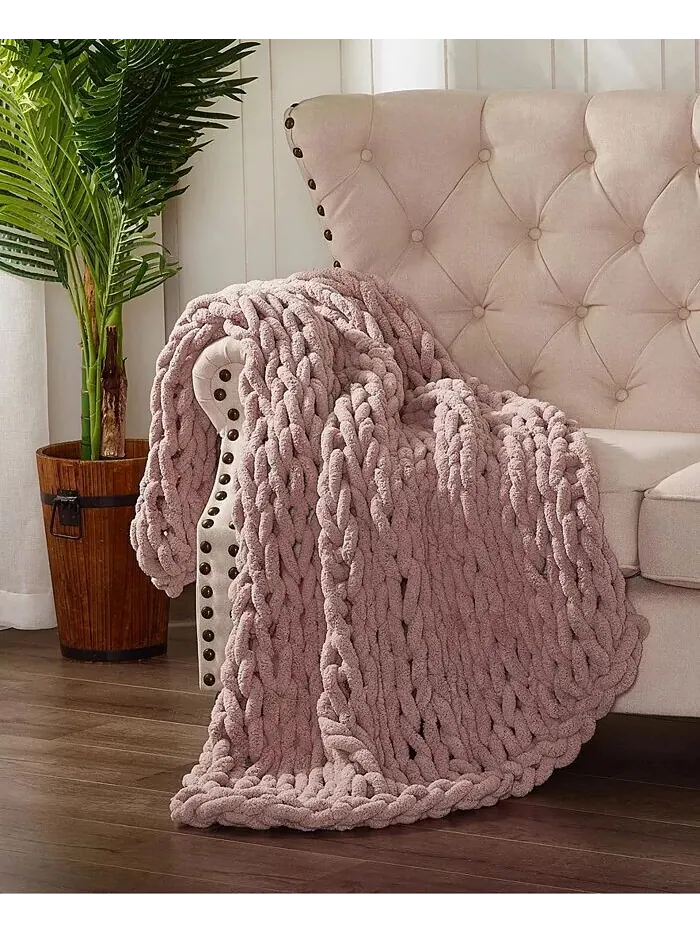 Вязаный плед из синели, 40 дюймов Д x 50 дюймов Ш American Heritage Textiles — изображение 2 из 3, розовый