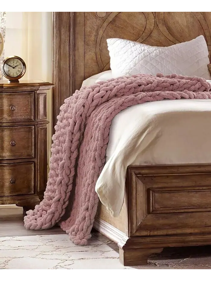 Вязаный плед из синели, 40 дюймов Д x 50 дюймов Ш American Heritage Textiles — изображение 3 из 3, розовый