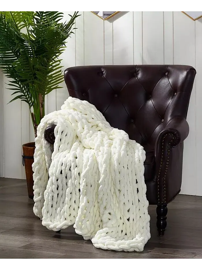 Вязаный плед из синели, 40 дюймов Д x 50 дюймов Ш American Heritage Textiles — изображение 2 из 3, прозрачный