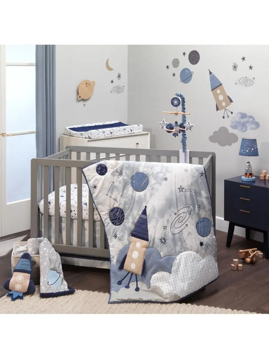 Lambs & Ivy Простыня для детской кроватки Sky Rocket Blue Stars/Galaxy/Space из 100% хлопка — изображение 3 из 5, синий