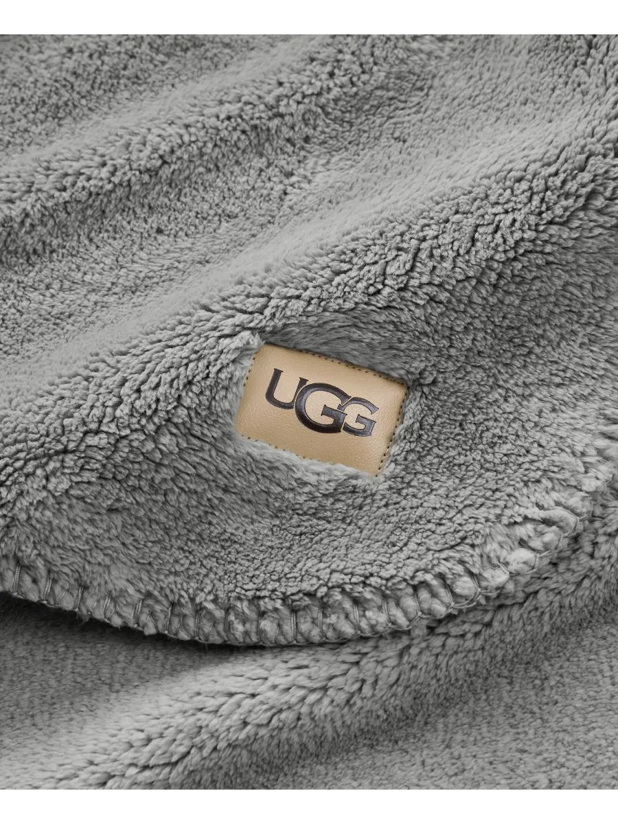Плюшевый плед Saige, 50 x 70 дюймов UGG — изображение 3 из 3, серый
