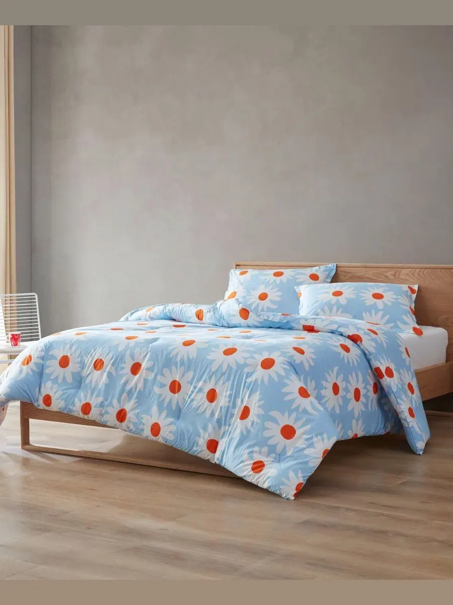 Комплект постельного белья Marimekko Rakastaa Ei Rakasta, King — изображение 2 из 7, светлый синий