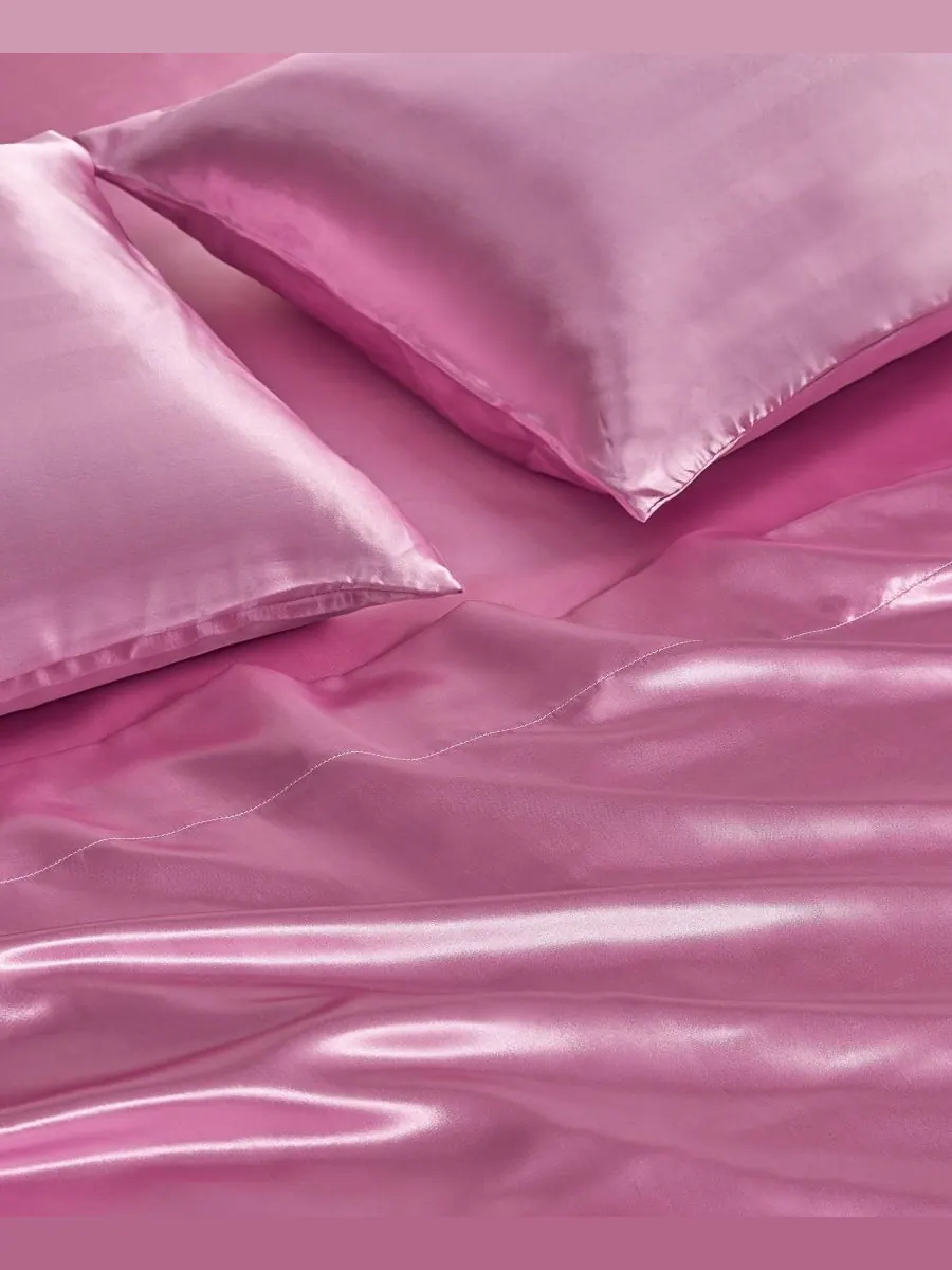 Комплект постельного белья из атласа и дамаска, 4 предмета, размер Queen Juicy Couture — изображение 7 из 9, розовый