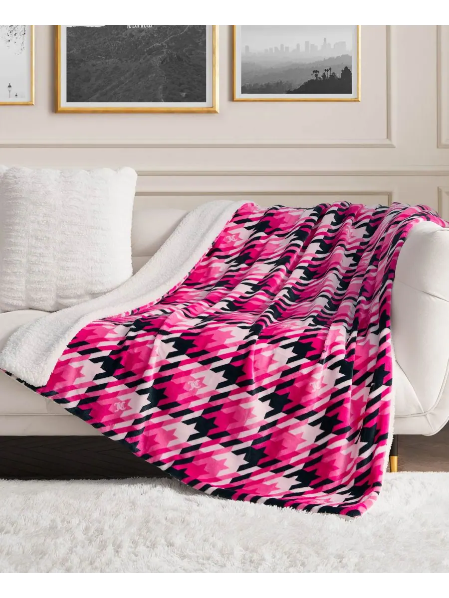 Мягкий двусторонний плед из искусственного меха шерпа, 50 x 60 дюймов Juicy Couture — изображение 1 из 5, розовый