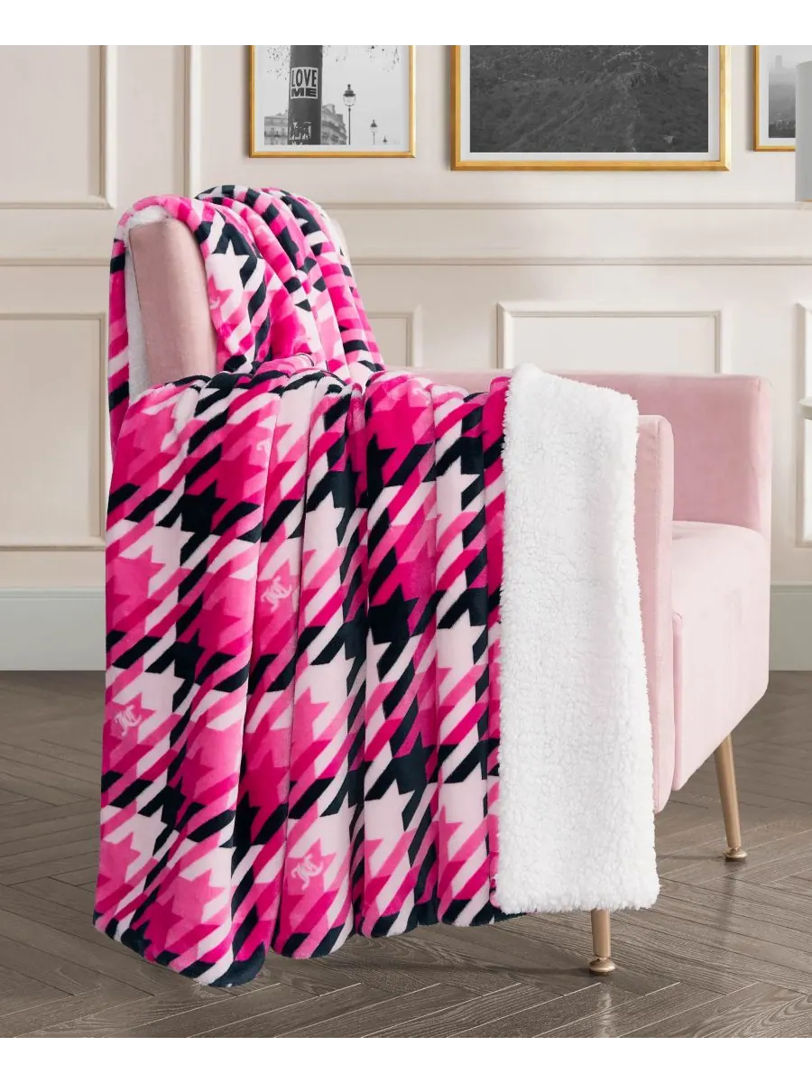 Мягкий двусторонний плед из искусственного меха шерпа, 50 x 60 дюймов Juicy Couture — изображение 2 из 5, розовый