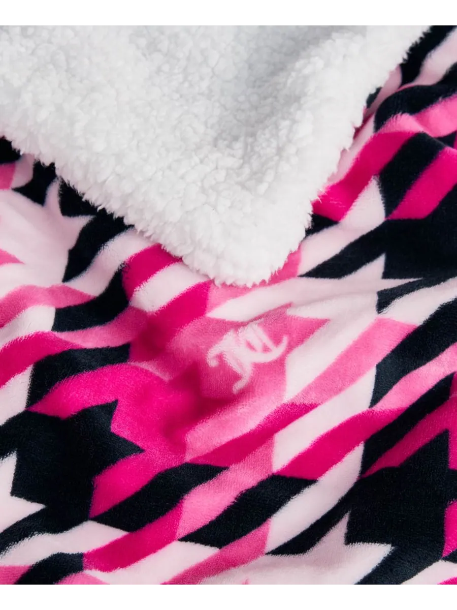 Мягкий двусторонний плед из искусственного меха шерпа, 50 x 60 дюймов Juicy Couture — изображение 3 из 5, розовый