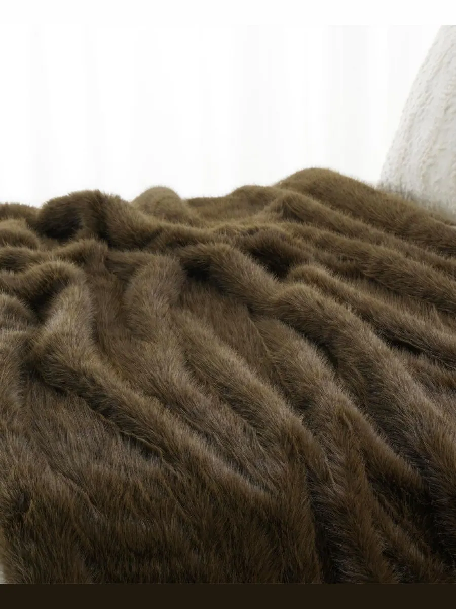 Плед из искусственного меха Lifestyle, 50 x 60 дюймов Battilo — изображение 6 из 6, оливковый