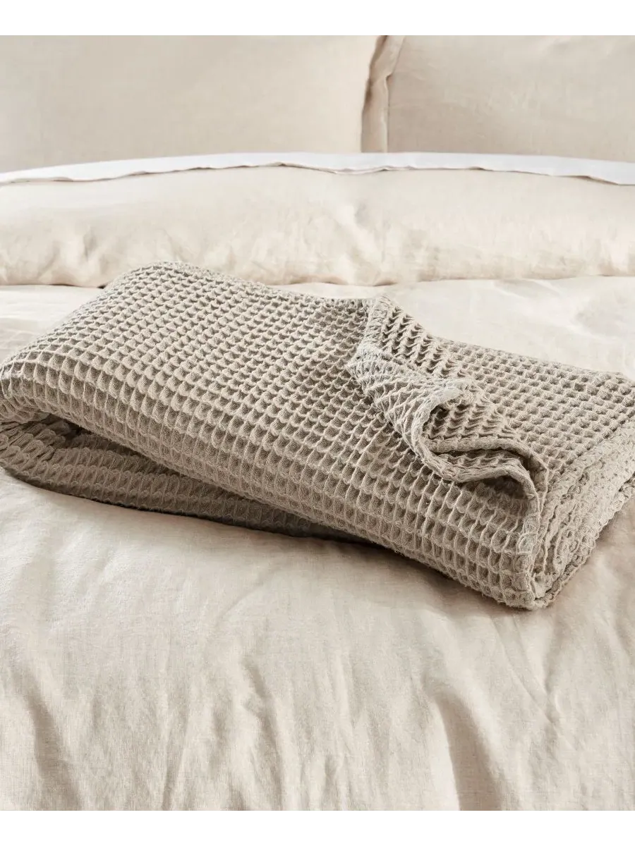 Плед вафельный 274×218 см Levtex Home — изображение 2 из 4, тауп