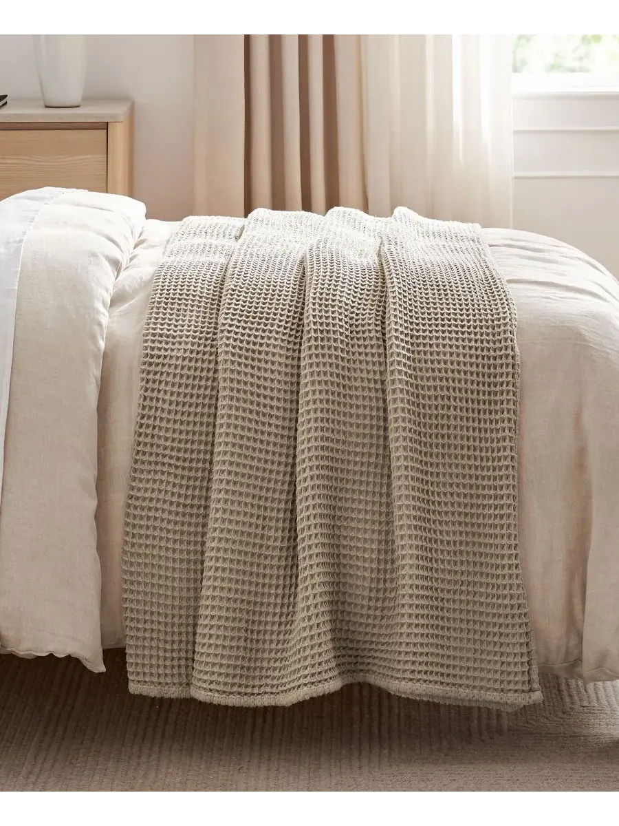 Плед вафельный 274×218 см Levtex Home — изображение 4 из 4, тауп