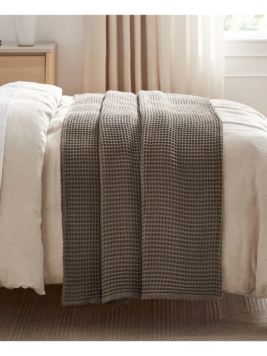 Плед вафельный Waffle Textured Blanket, King Levtex Home — изображение 5 из 5, шоколад
