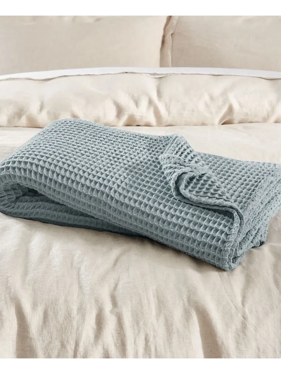 Плед вафельный с текстурой King Levtex Home — изображение 2 из 5, светлый синий