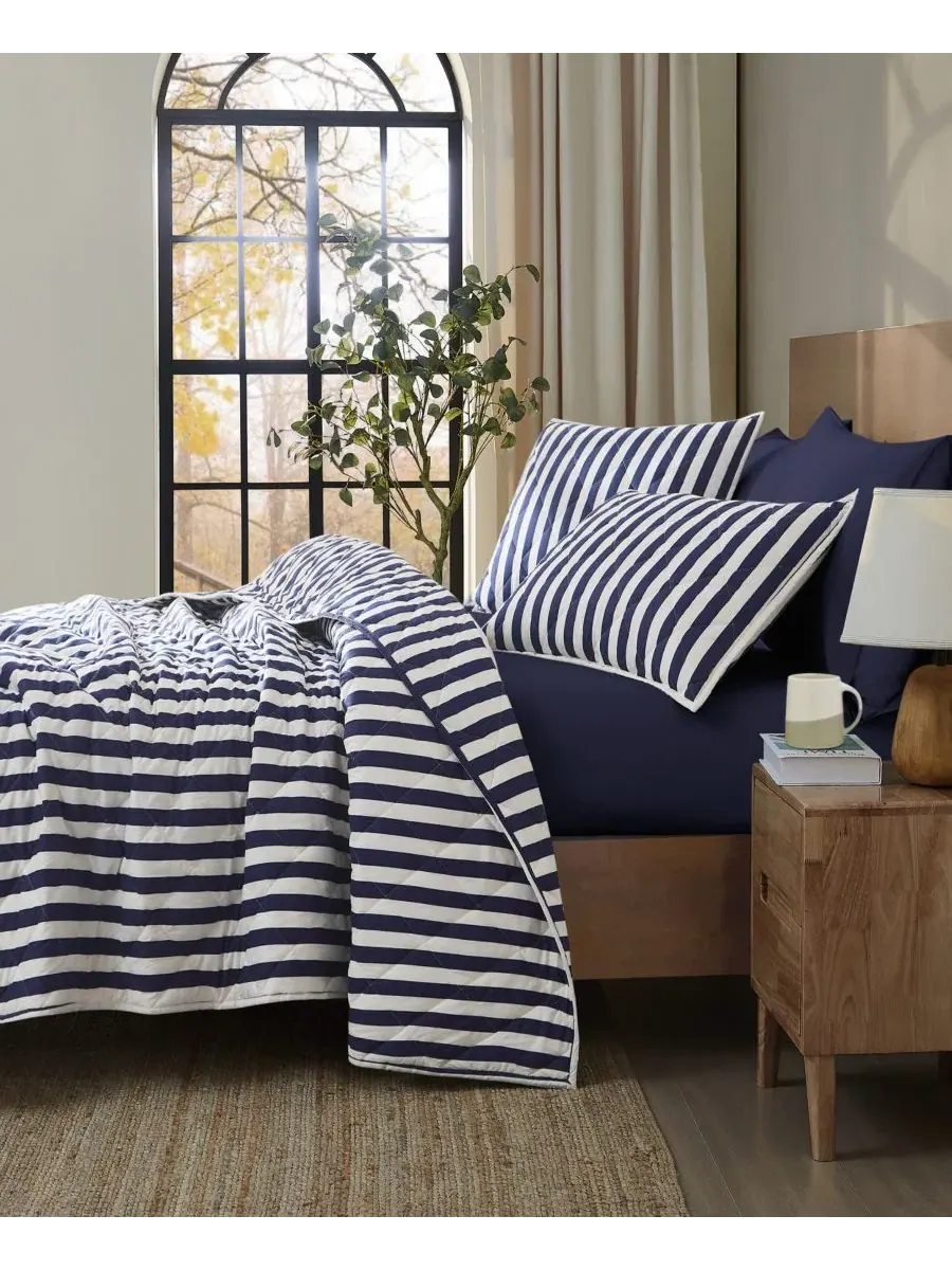 Комплект стеганого покрывала Levi Stripe, King Brooklyn Loom — изображение 2 из 6, белый темно-синий