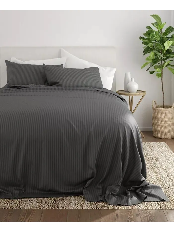 Наборы постельного белья в полоску из 4 предметов с тиснением The Home Collection ienjoy Home — изображение 2 из 11, серый