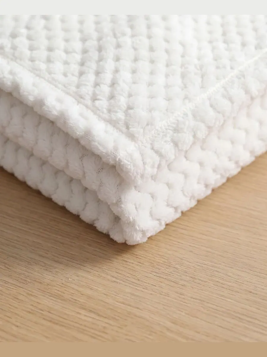 Плед флисовый с фактурой попкорн Lily Classic Pebbled Popcorn Texture Superior, King — изображение 5 из 8, белый
