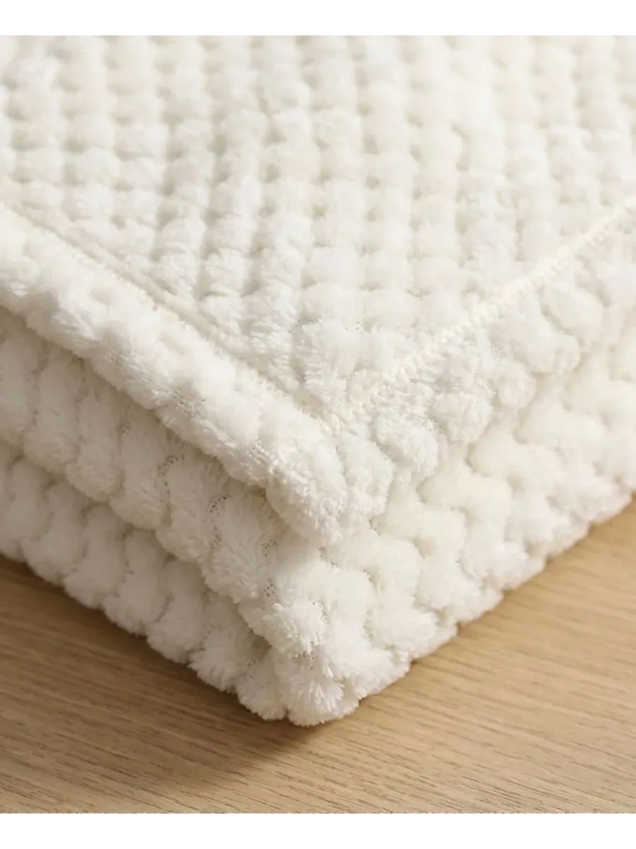Плед флисовый Lily Classic Pebbled Popcorn Texture Fluffy Fleece Blanket Superior — изображение 5 из 8, белый