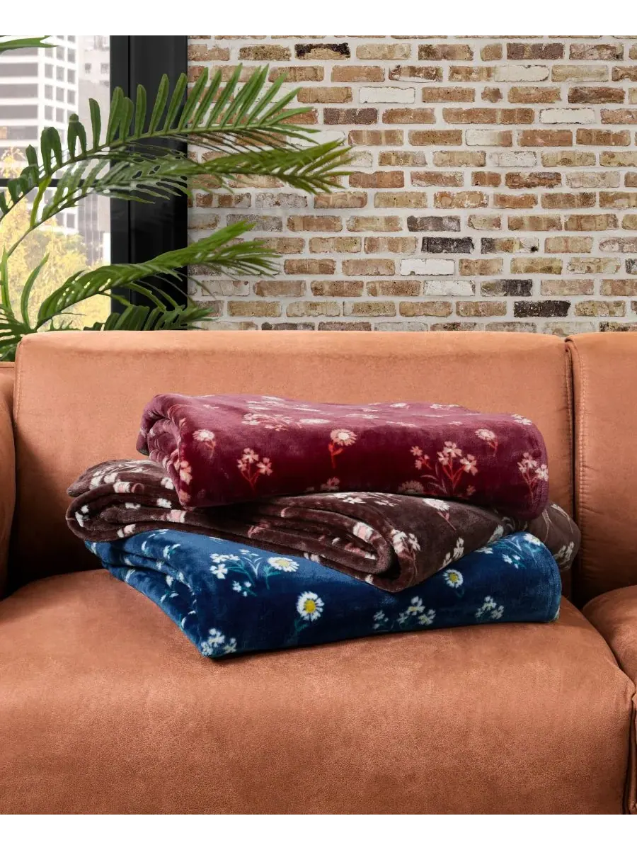 Мягкий плед с цветочным узором «Ромашки», 127 x 178 см Lucky Brand — изображение 6 из 6, коричневый