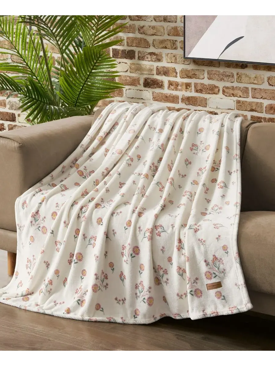 Мягкий плед с цветочным узором «Ромашки», 127 x 178 см Lucky Brand — изображение 2 из 6, белый