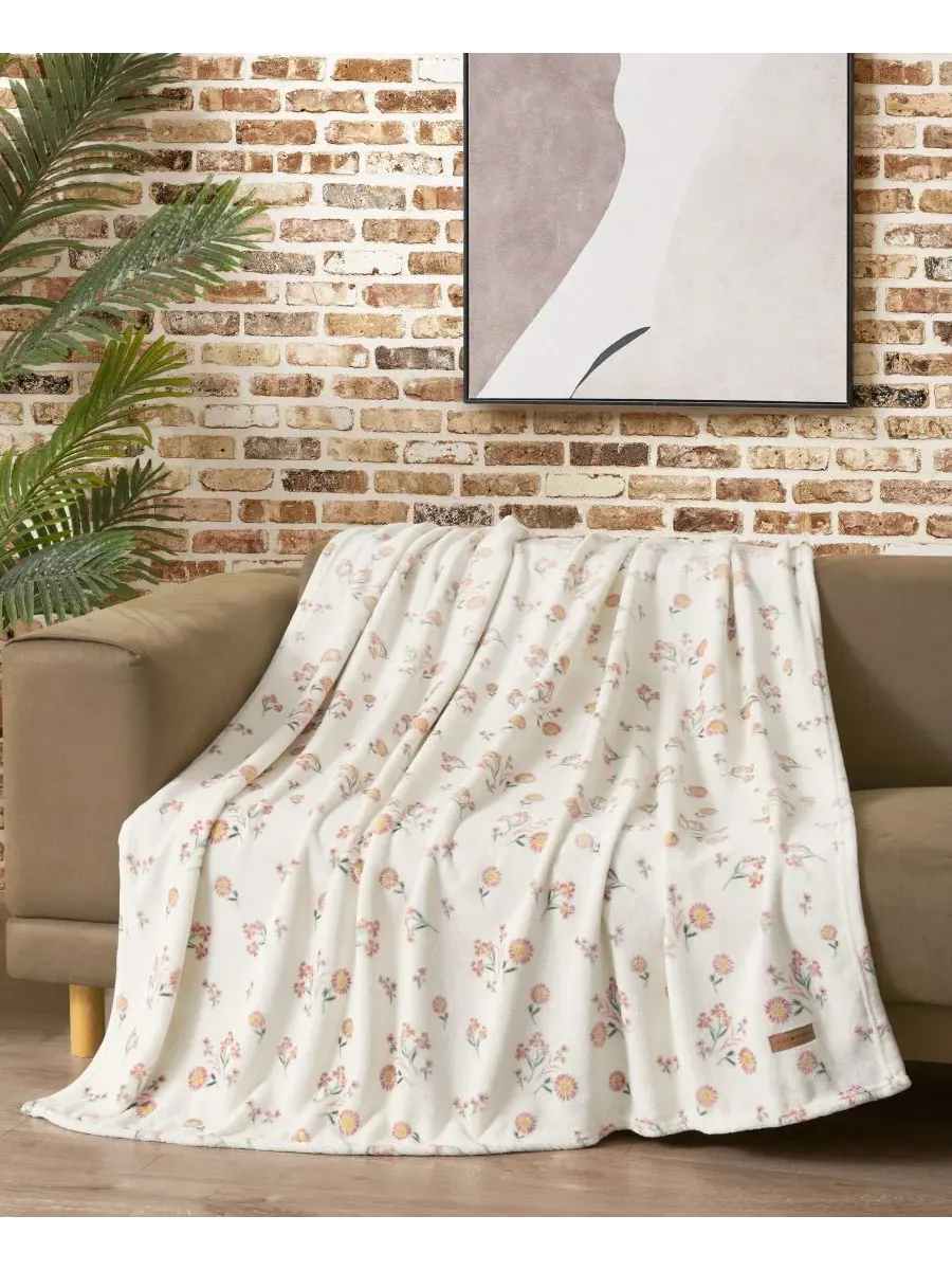 Мягкий плед с цветочным узором «Ромашки», 127 x 178 см Lucky Brand — изображение 6 из 6, белый