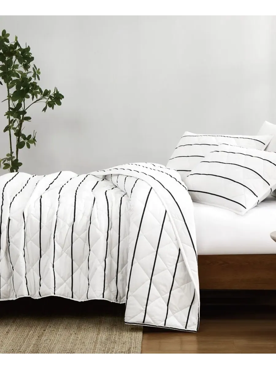 Комплект стеганого покрывала Hayward Stripe, Twin/Twin XL Brooklyn Loom — изображение 2 из 6, белый черный