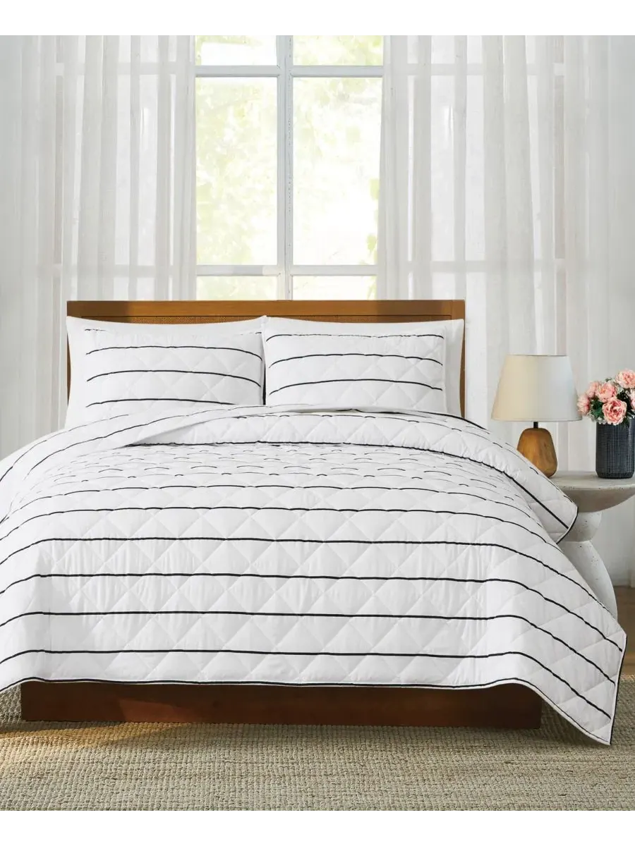 Комплект стеганого покрывала Hayward Stripe, Twin/Twin XL Brooklyn Loom — изображение 3 из 6, белый черный