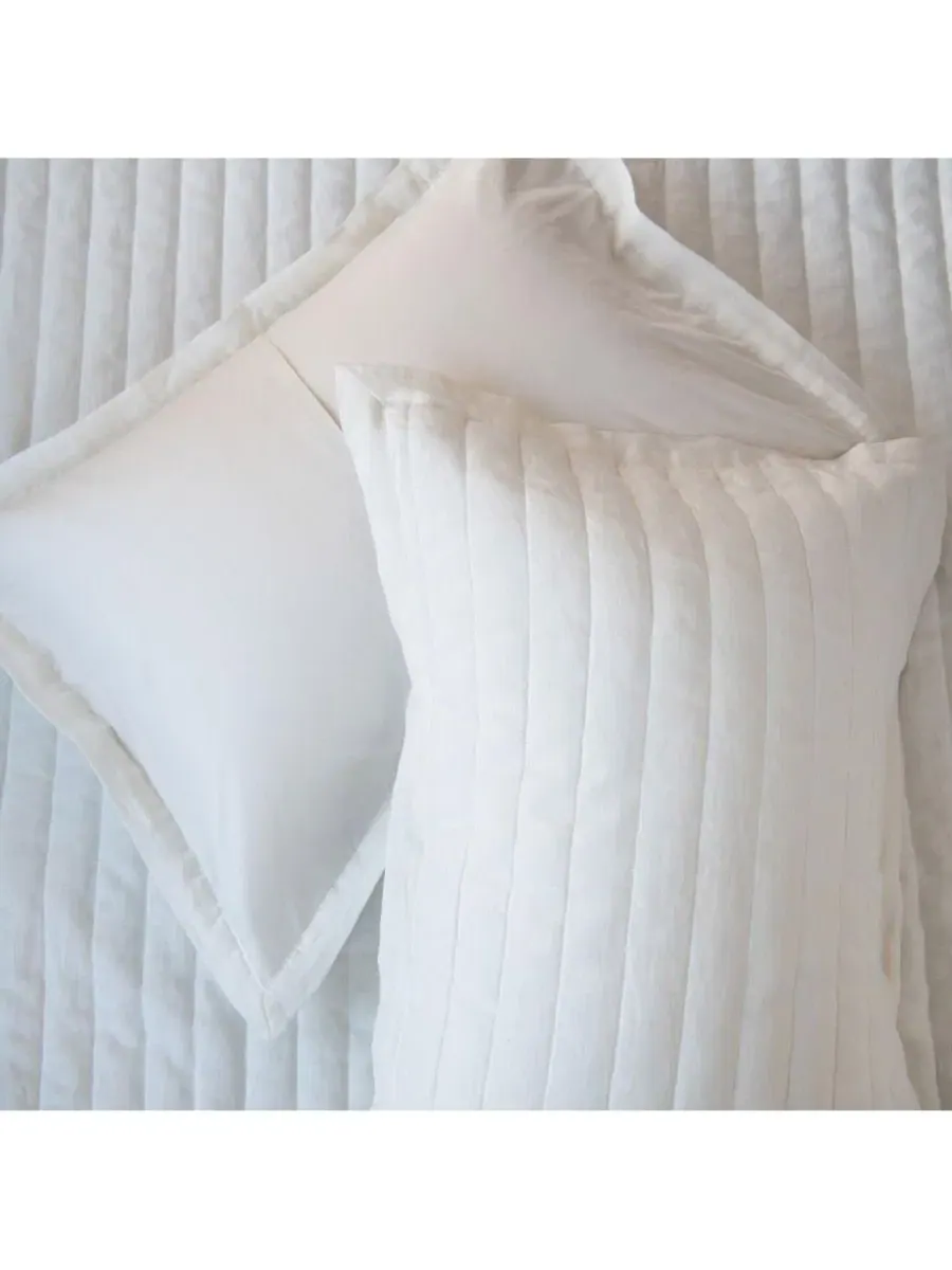 Стеганое одеяло с наволочками French Linen Channel Stitch Quilt & Sham Set Bokser Home — изображение 3 из 11, бежевый